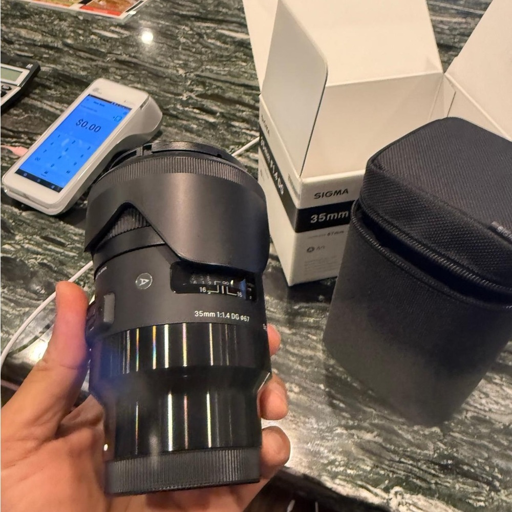 Sigma Beauty 35mm f/1.4 DG Lens - Black